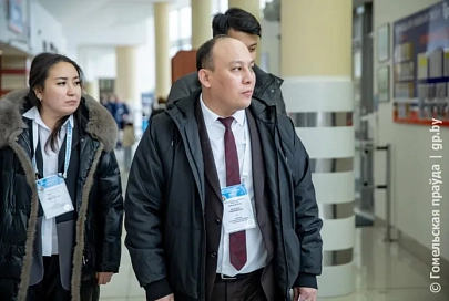Избирательные участки №140 и 141 в Гомеле посетили международные наблюдатели от миссии СНГ