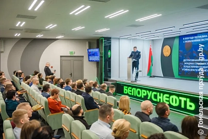 Уроки истории начали забываться. Прокурор Гомеля Владислав Жураковский встретился с трудовым коллективом «Белоруснефти»