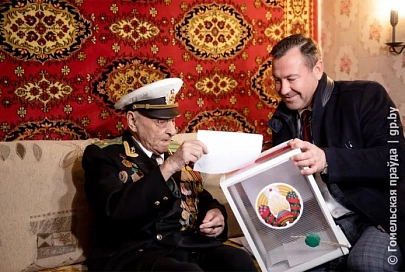 97-летний ветеран Великой Отечественной войны гомельчанин Наум Львович Каплан проголосовал на дому