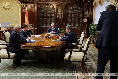 Президент Беларуси прокомментировал конфликт между министром спорта и туризма и руководителем АБФФ