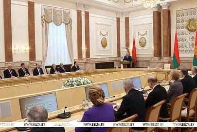 О зрелой нации, выполненных обещаниях и уверенности в будущем. Лукашенко в День Конституции сказал о главном
