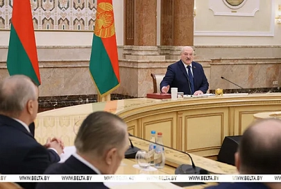 Лукашенко: Конституция стала нашим ориентиром, поистине народным государствообразующим документом