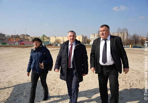 Спортсмены занимаются, а дети и пенсионеры отдыхают: реконструкцию в парке Калинковичей проинспектировал губернатор Иван Крупко