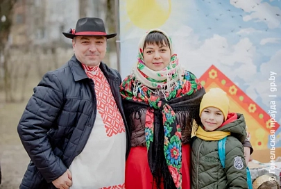 Кто быстрее съест блины, выясняют в Новобелицком районе