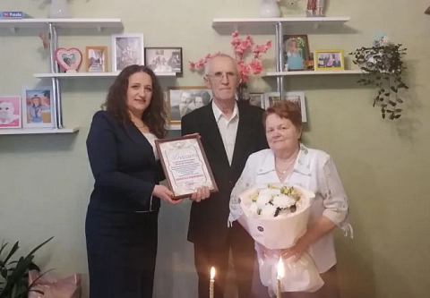 Слушали музыку, общались... А потом поженились: 50 лет назад родилась семья Покаташкиных из Гомельского района