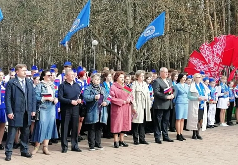 Общая память, единый народ: в День единения народов Беларуси и России миротворцы Гомельщины провели митинг