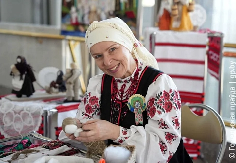 «Гомельшчына: ад традыцый да сучаснасцi». В Минске для гостей гала-концерта юго-восточного региона Беларуси работает уникальный выставочный проект 