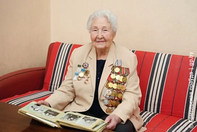 Платье  из немецкого парашюта. Аэлита Самсонова отправилась на войну девчонкой, дошла до Берлина, познакомилась с мужем, расписалась на Рейхстаге