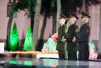Коллектив коммунального государственного лесохозяйственного учреждения «Хойникский лесхоз» сердечно поздравляет жителей Гомельщины и всей Беларуси с великим праздником Победы! 