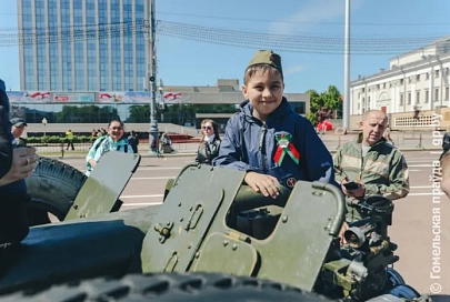 Великая поступь войны. В Гомеле на площади Ленина свою концертную программу представили творческие коллективы детских школ искусств и Дворцов культуры областного центра