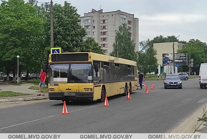 В Речице под колеса автобуса попал пожилой мужчина