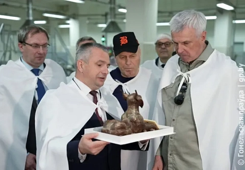 Меняем «Аленку» на селедку: магаданцы побывали на кондитерской фабрике «Спартак»