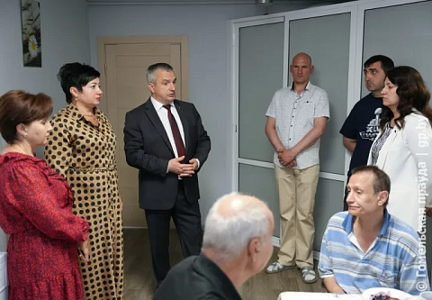 «Мы поможем, но дальше все зависит от вас»: председатель облисполкома Иван Крупко посетил кризисный центр Красного Креста в Гомеле