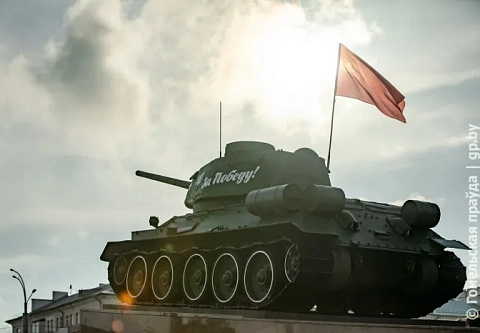 Снова в строю. На площадь Восстания вернулся символический страж Гомеля – легендарный Т-34