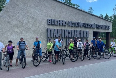 Проносим память сквозь года: профсоюзный актив строительных организаций Гомеля организовал велоэкскурсию в честь 80-летия освобождения Беларуси от немецко-фашистских захватчиков