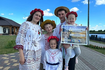Колка дров на скорость и блины в полевых условиях: областной этап семейного сельскохозяйственного проекта «Властелин села» прошел в агорогодке Лясковичи Петриковского района