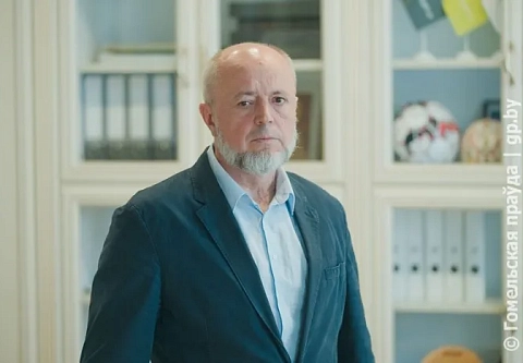 Директор ОАО "Речицадрев" Сергей Болачков рассказал, чем сегодня живёт предприятие с более чем вековой историей