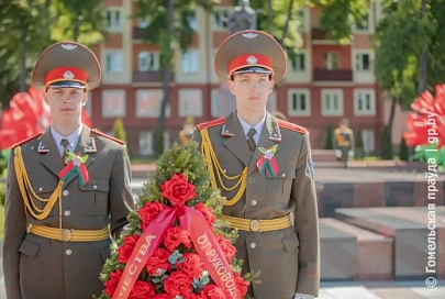 Гомельское областное управление № 300 ОАО «АСБ Беларусбанк» поздравляет жителей Гомеля и области с Днем Независимости Республики Беларусь и 80-летием освобождения Республики Беларусь от немецко-фашистских захватчиков!