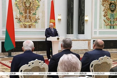 Президент Беларуси вручил государственные награды заслуженным деятелям различных сфер