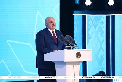 Александр  Лукашенко на "Славянском базаре" вручил премии СГ в области литературы и искусства за 2023-2024 годы