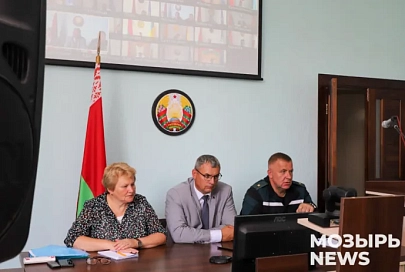 Глава Мозырского района Елена Павлечко после заседания оперативного штаба рассказала об электроснабжении и обеспечении населения водой