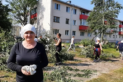 В Калинковичах к расчистке улиц после стихии активно подключились добровольные дружины