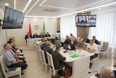 Сурепицу и ячмень убрали, на подходе рапс: Александр Лукашенко заслушал доклад Ивана Крупко о ходе уборочной кампании