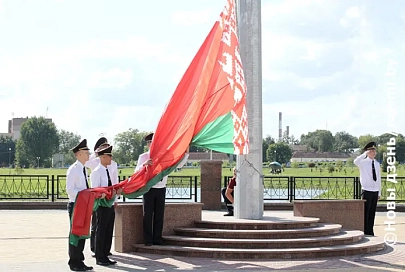 Флагшток и обновленную районную Доску почета торжественно открыли в Жлобине