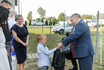 Помощник Президента - инспектор по Гомельской области Юрий Горлов посетил многодетную семью Рубановых