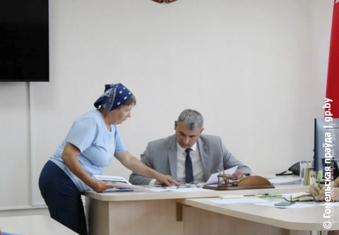 Дополнительный рейс и сырость в квартире: заместитель председателя облисполкома Андрей Барановский провел прием граждан 