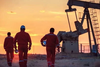 Работников, ветеранов нефтяной, газовой и топливной промышленности с профессиональным праздником поздравил председатель облисполкома Иван Крупко
