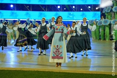 В Гомеле на стадионе «Центральный» торжественно открылся XI Международный фестиваль хореографического искусства «Сожскі карагод»
