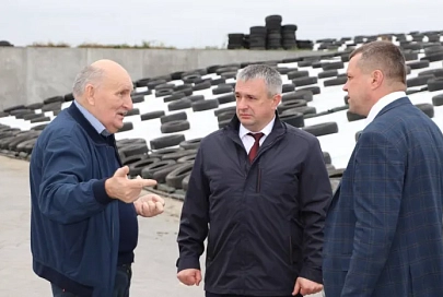 Прямая линия, прием граждан, встреча с фермерами: рабочий день Ивана Крупко в Житковичском районе