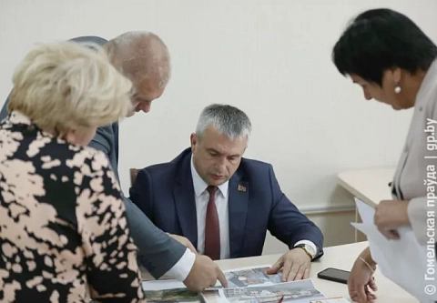 Обустроить ливневку и отправить на отдых: председатель облисполкома Иван Крупко провел прием граждан в Гомеле