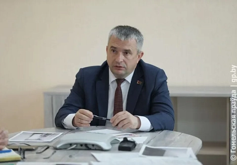 Перенос танка и некачественная стройка: председатель облисполкома Иван Крупко провел прием граждан в Корме