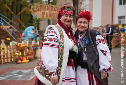 Низкий поклон за хлеб на столе! Горпоселок Корма и вся Гомельщина чествовали тружеников села