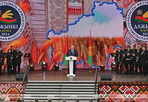 Не черное пятно на карте, а цветущий край! Президент Беларуси Александр Лукашенко поздравил аграриев Гомельщины с дожинками