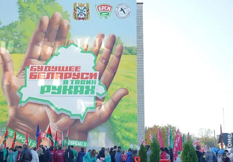 Отличное украшение для города: в рамках «Марафона единства» в Жлобине появился новый мурал