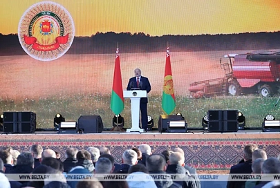 Александр Лукашенко: в Беларуси, в отличие от чиновников на Западе, умеют наводить мосты
