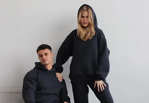 «Я сама себе целевая аудитория». Эти худи, свитшоты, спортивные костюмы  любят белорусские и российские покупатели