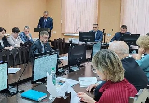 Вода должна быть чистой: на заседании облкомприроды обсудили вопрос соблюдения законодательства по охране и рациональном использовании вод