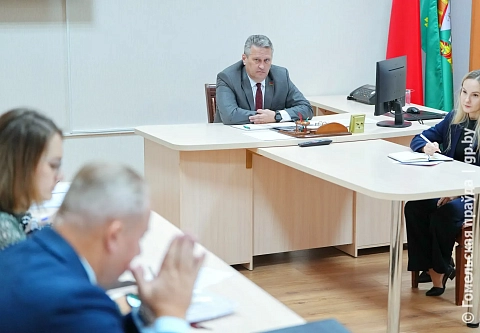 Три столба и точка подключения. Прием граждан провел заместитель председателя облисполкома Андрей Конюшко