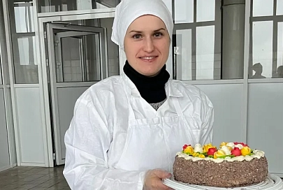 Кондитер Мозырского хлебозавода радует покупателей вкусными и красивыми тортами «как в детстве»