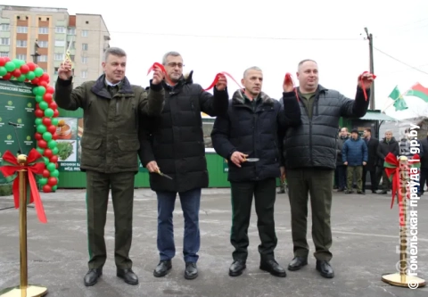 Здесь есть всё – от лучины до бани: в Жлобине открылась новая торговая площадка «Лесной домик»