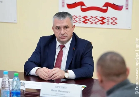 Дорогу в Осовцах нужно демонтировать по решению суда: прием граждан в Хойниках провел губернатор Иван Крупко
