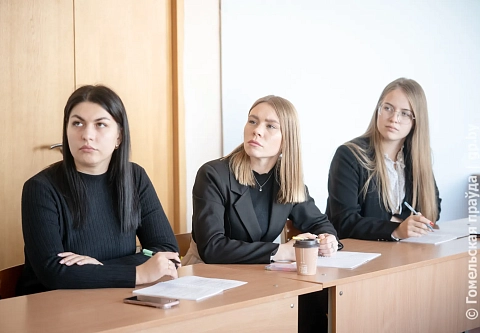 Искусство публичного выступления и техника речи: в ГГУ имени Ф. Скорины прошел семинар проекта «Юни-SMART» 
