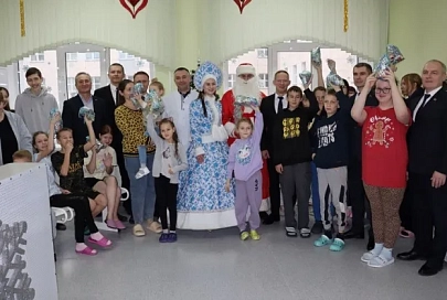 Сотрудники УСК по Гомельской области порадовали маленьких пациентов больницы
