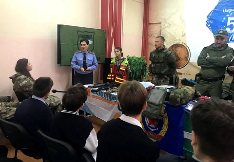 Школьники Речицы встретились с членами военно-патриотического клуба «Радзiма» 