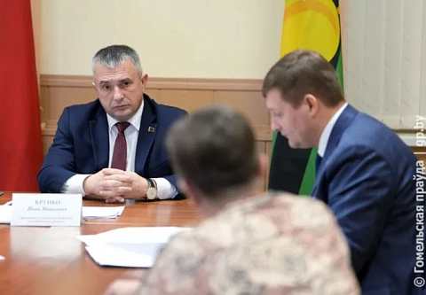 Организация транспорта, проведение капитального ремонта: губернатор Иван Крупко провел прием граждан в Буда-Кошелеве
