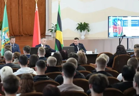 Главное – профессионализм: председатель облисполкома Иван Крупко встретился с трудовым коллективом и учащимися Буда-Кошелевского государственного аграрно-технического колледжа